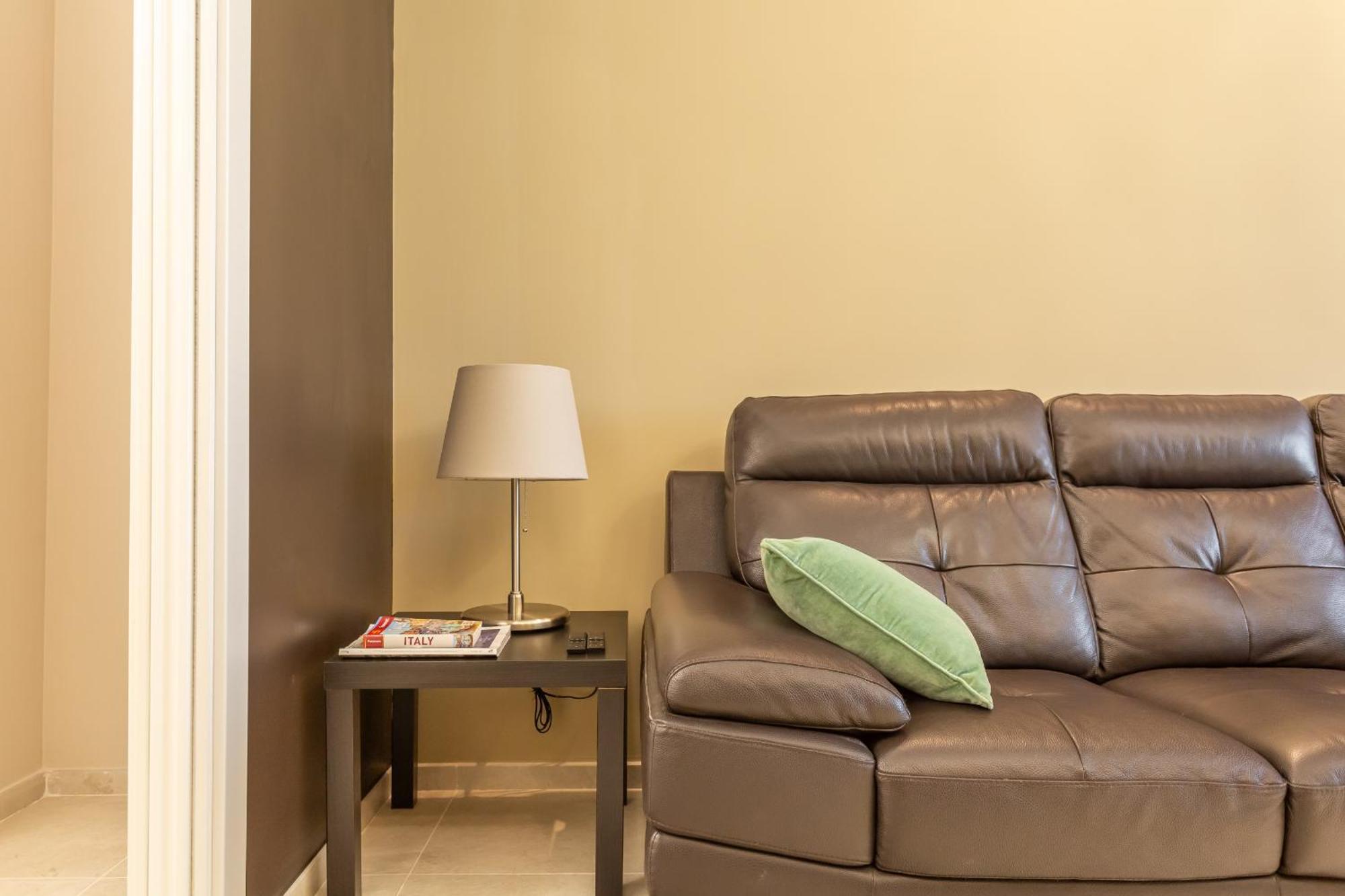 2-bedroom Retreat Near Metro & Parks Appartement Rome